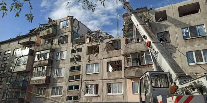 Rusya Donetsk’te 5 katlı apartmanı vurdu: 11 ölü 22 yaralı