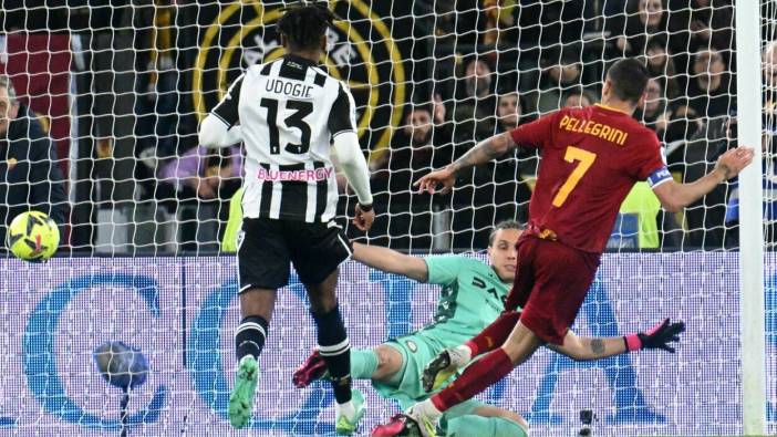 Roma fark attı, Juventus yıkıldı
