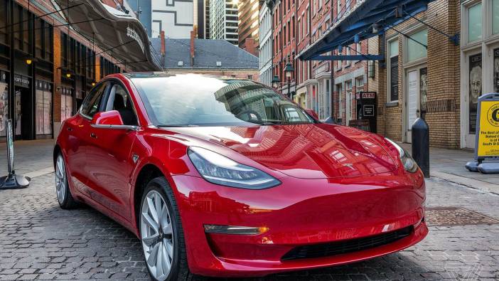 Tesla otomobil fiyatlarında indirim yaptı. Elektrikli otomobillerde son durum