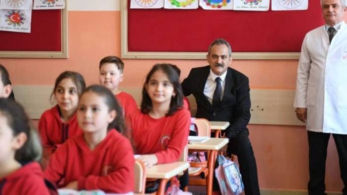 Milli Eğitim Bakanı Özer’in ziyaret edeceği okulda sınıf mevcutları 50’den 30’a düşürüldü. Kalabalık sınıfa bakan ayarı