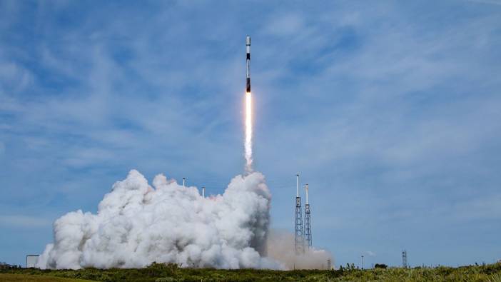 SpaceX, uzaya 21 adet 2’nci nesil Starlink uydusu fırlattı