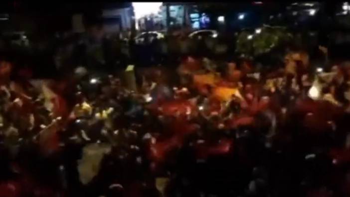 AKP'nin ortağı HÜDA-PAR mitinginde ‘Dik dur eğilme Hizbullah seninle’ sloganları atıldı