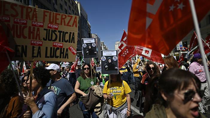 İspanya'da maaş artışı talebiyle grevde olan memurlardan gösteri