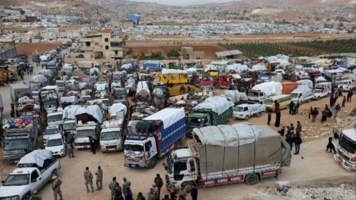 Lübnan'da yakalanan Suriyeliler askeri araca bindirilip geri gönderiliyor