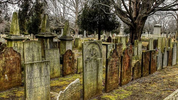 Paris'te antik 50 mezar bulundu