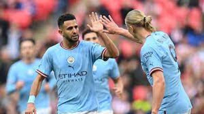 Riyad Mahrez hat trick yaptı, Manchester City fark attı