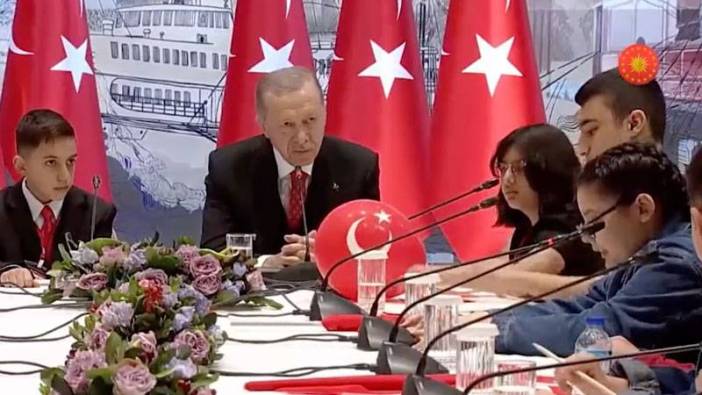 Erdoğan 23 Nisan'da depremzede çocuklara siyaset yapıp muhalefeti kötüledi. O sözlere çocuk şaştı kaldı