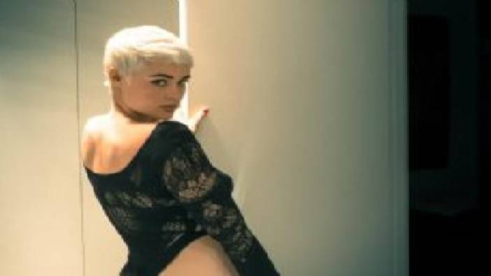 Stefania Ferrario sosyal medyayı sallıyor. Hayranları beğeni butonuna hücum ediyor.