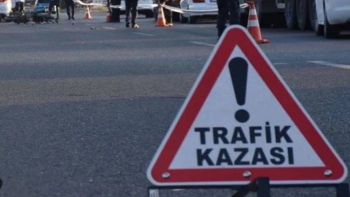 İstanbul'da minibüse çarpıp devrilen kamyonun sürücüsü yaralandı