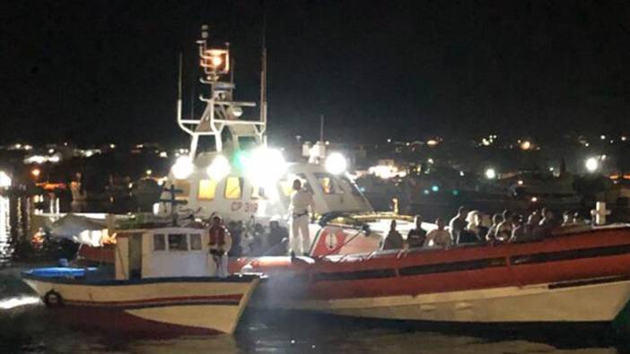 İtalya'da göçmen teknesi battı: 20 kişi kayıp