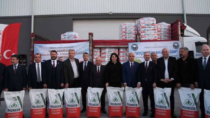 Tarım Bakanı Türk çiftçisine ABD'li firmanın tohumlarını dağıttı. Hani 'yerli ve milliydiniz'