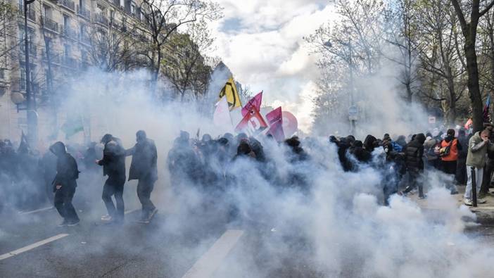 Fransa'da milyonları sokağa döken reformun eylülde yürürlüğe gireceği kesinleşti