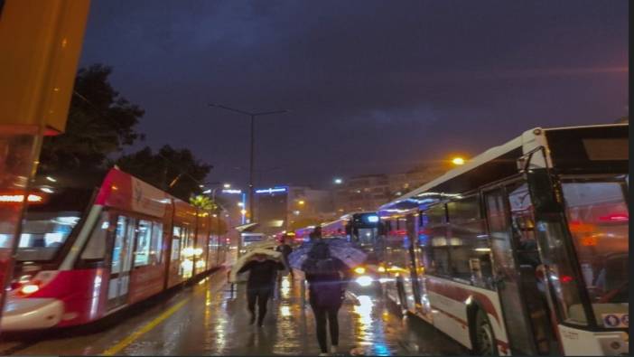 İzmirliler uyarıldı: Sel baskınlarına karşı hazırlıklı olun