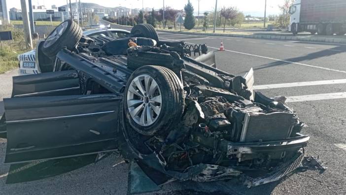 Elazığ’da karşı şeride geçen otomobil ters döndü: 1 ölü, 2 yaralı