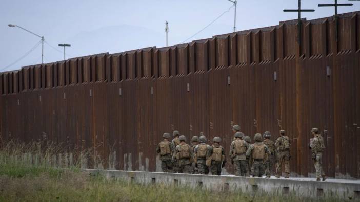 ABD göçmen akınını önlemek için sınıra bin 500 asker gönderecek