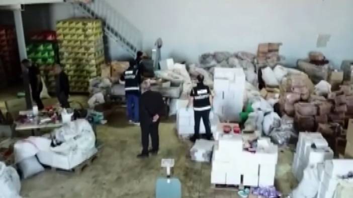 Gaziantep'te 74 ton bozulmuş kaçak gıda ele geçirildi