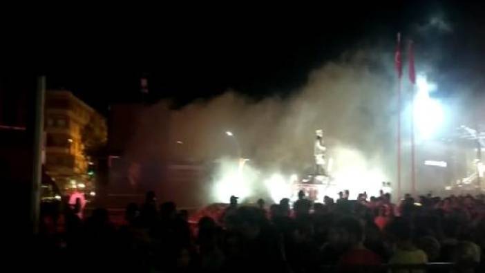 AKP’nin düzenlediği konserde yangın çıktı. Bakan Nebati apar topar alandan kaçırıldı