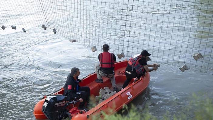 Munzur Çayı'nda kaybolan 3 genç için suya çelik ağlar yerleştirildi