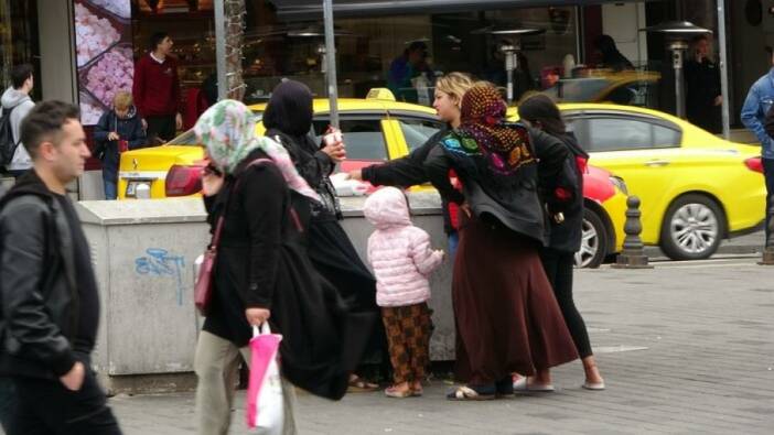 Taksim esnafı dilencilerden şikayetçi