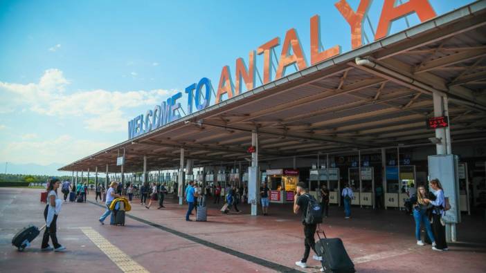 Antalya'ya hava yolu ile gelen turist sayısı 2 milyonu geçti