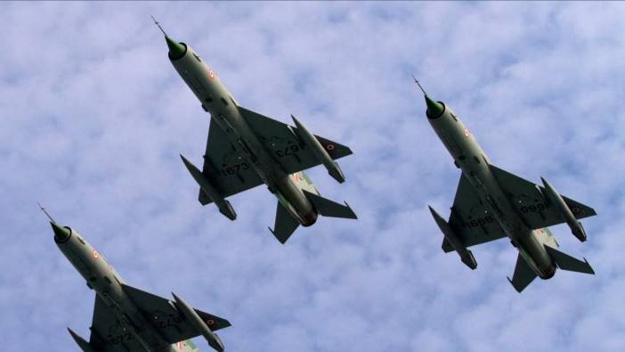 Hindistan Hava Kuvvetleri'ne ait jet düştü: 2 kişi öldü