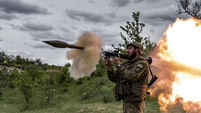 Donetsk'te görevli Ukraynalı askerler yoğun savaş eğitiminden geçiriliyor