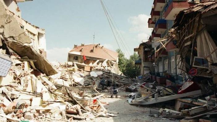 Depremlerde sakat kalan insan sayısını açıkladı