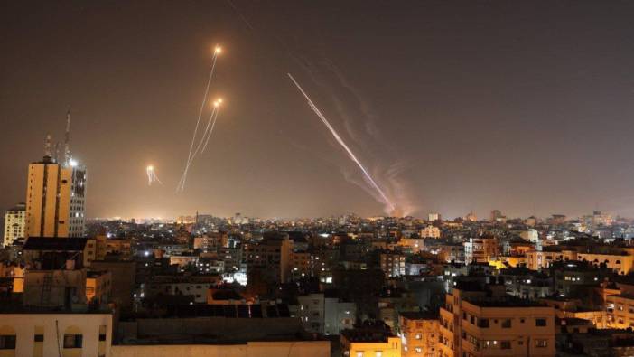Bu sefer Filistin İsrail'i vurdu: 500'ün üzerinde roket yolladılar