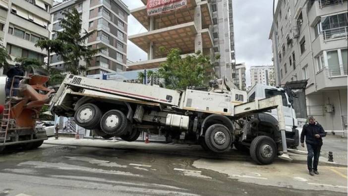 Kadıköy'de vinç devrildi: İnşaat alanında hasar oldu