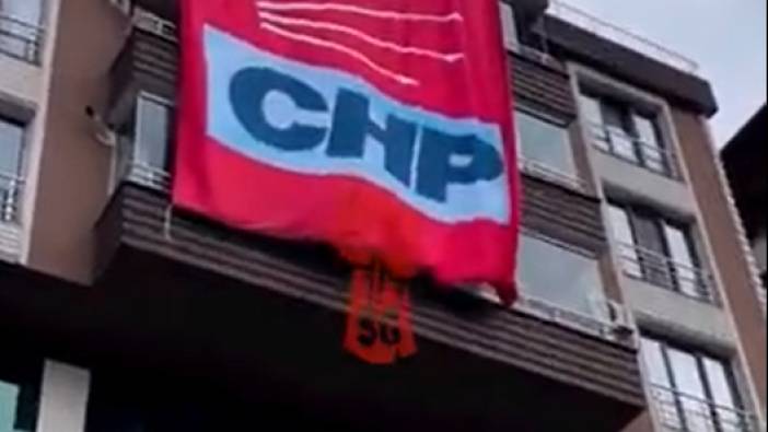 AKP İl Başkanlığı'na CHP bayrağı asıldı. AKP Gençlik Kolları depremle dalga geçen bir video paylaşmıştı