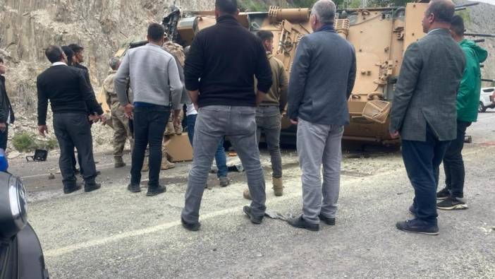 Hakkari'de askeri araç devrildi: 3 yaralı