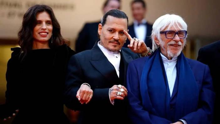 Johnny Depp Cannes'da 7 dakika ayakta alkışlanınca gözyaşlarını tutamadı