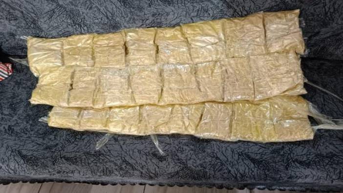 Bitlis'te, otobüste yapılan aramada 2 kadın yolcunun üzerinde 10 kilo eroin ele geçirildi