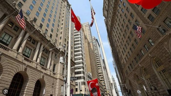 Wall Street'te Türk bayrağı göndere çekildi
