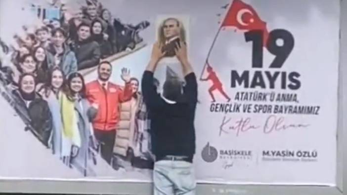 AKP'li belediye Atatürk'süz 19 Mayıs afişi astı. Bir vatandaş afişin üstüne Atatürk fotoğrafı yapıştırdı