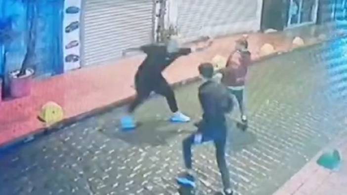 Beyoğlu'nda pala ile turiste saldıran şüpheliler kamerada