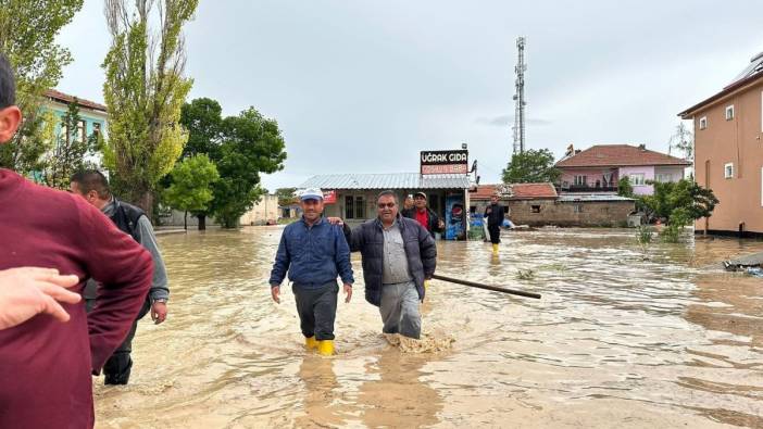 Konya'da sağanak su baskınlarına neden oldu