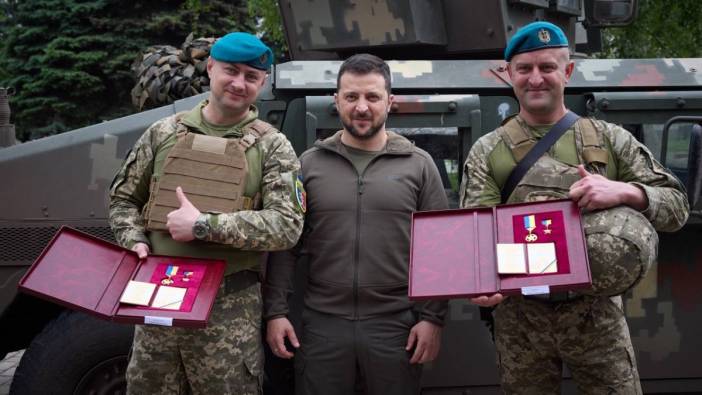 Zelenskiy Donetsk bölgesinde Ukraynalı askerleri ziyaret etti