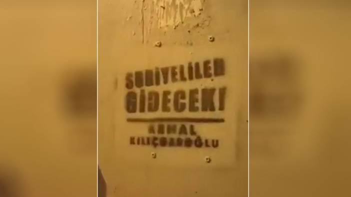 CHP Gençlik Kolları duvarları 'Suriyeliler gidecek' yazılarıyla boyadı.