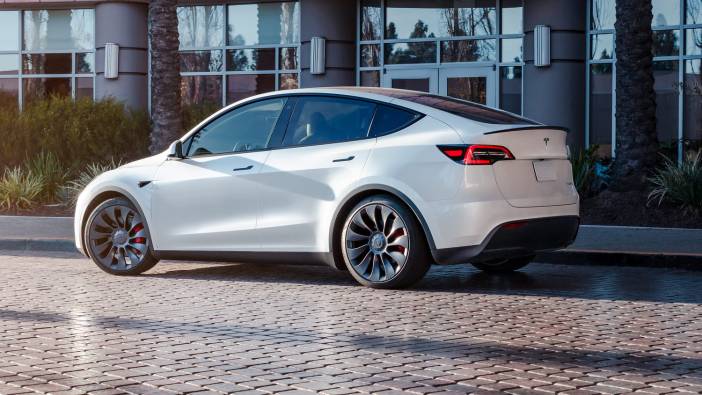 Tesla'dan yeni otomobil. İlk fotoğrafı paylaşıldı