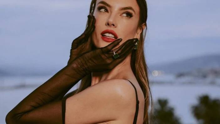 Alessandra Ambrosio'da davete iç çamaşırıyla geldi. Modayı Irina Shayk başlattı