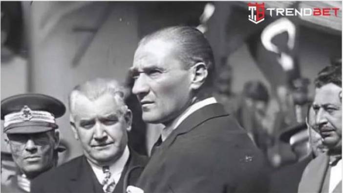 Atatürk'ün en sağındaki Cem Yılmaz mı? Tartışılan fotoğraf