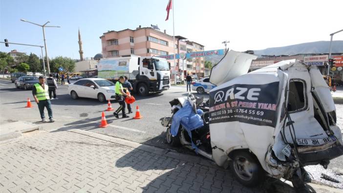 Malatya'da tır kırmızı ışıktaki araçlara çarptı. 2 yaralı