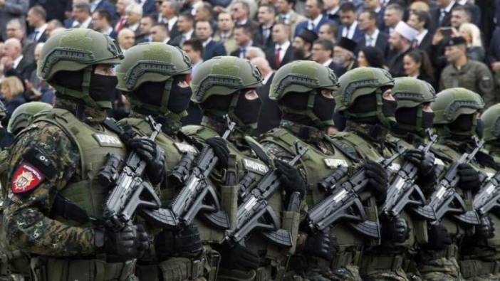 Sırp ordusu Kosova sınırında konuşlandı