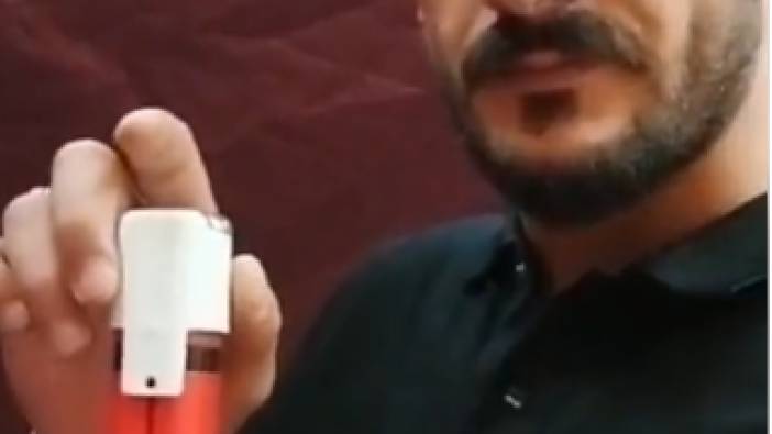 Oy kullanırken Kılıçdaroğlu'na el hareketi yaptı. Utanmadan paylaştı