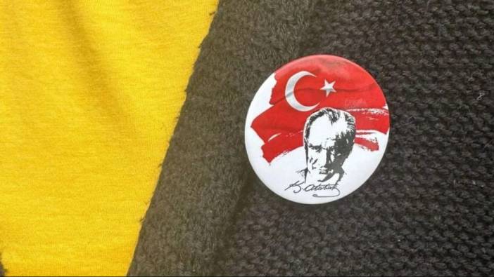 AKP'nin seçim kuruluna başvurusu sonrası  Atatürk rozeti ve Türk Bayrağı siyasi simge sayılarak yasaklandı