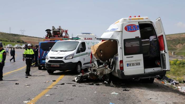 Sivas TIR ile minibüs çarpıştı: 5 ölü 2 yaralı