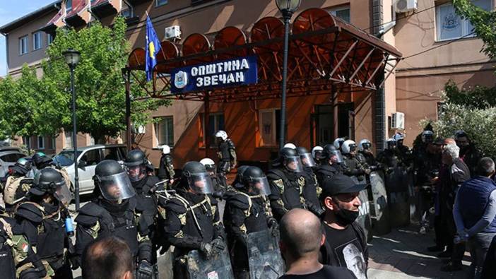 Sırplar Kosova'nın kuzeyinde protesto düzenledi