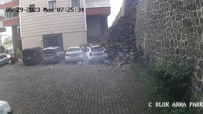 Trabzon'da  istinat duvarı otomobillerin üzerine böyle çöktü