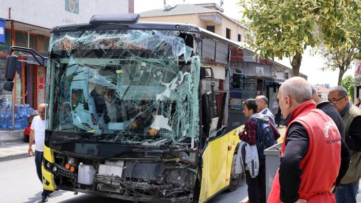İstanbul’da 2 İETT otobüsünün çarpıştı: 3 yaralı